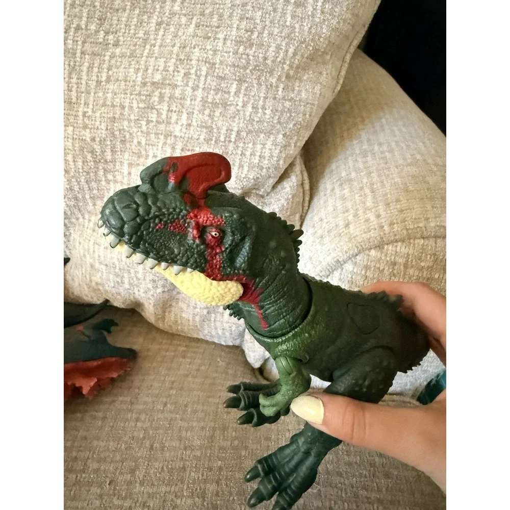 Jurassic World Sinotyrannus Dino Trackers Gigantic Mattel 2022 with capture gear